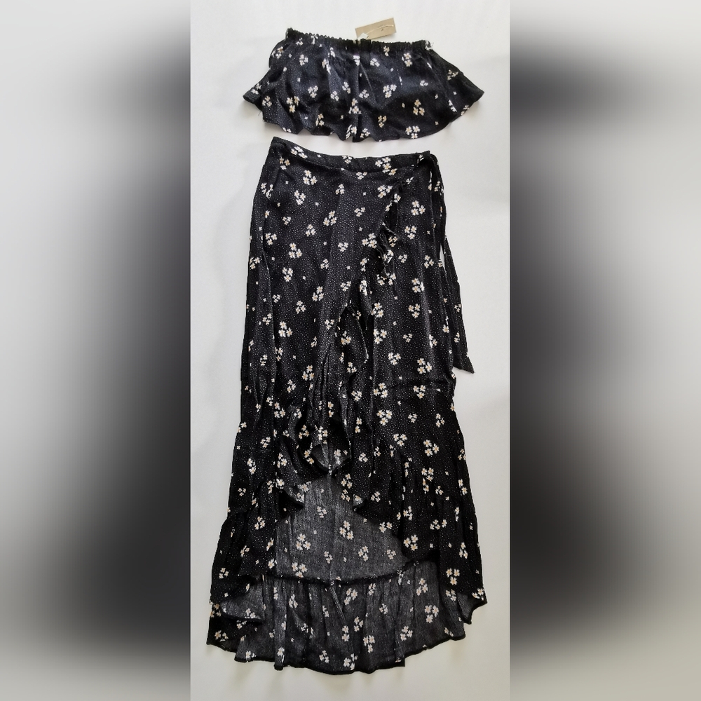 American Eagle Black, White, Yellow 2 Piece Set Crop Top & High Low Frilly Skirt
